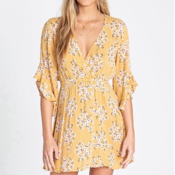 Billabong Dresses & Skirts - Billabong Bell Sleeve Dress